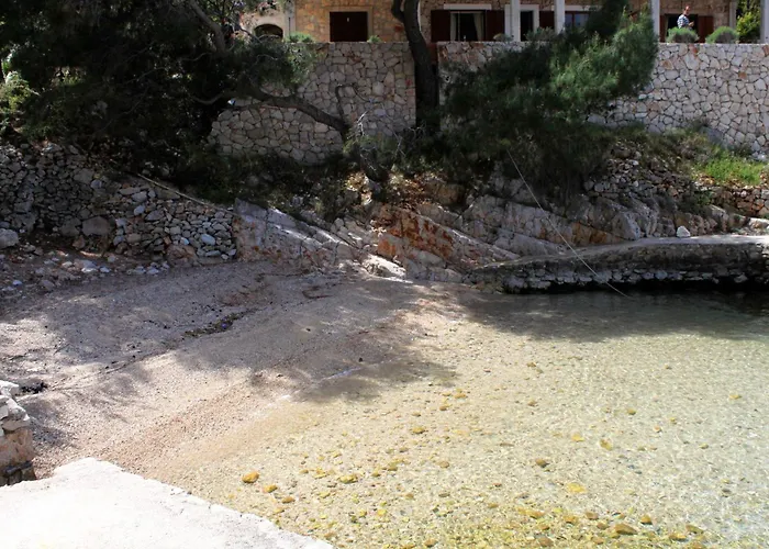 Zastupac 8761c * Hvar Town